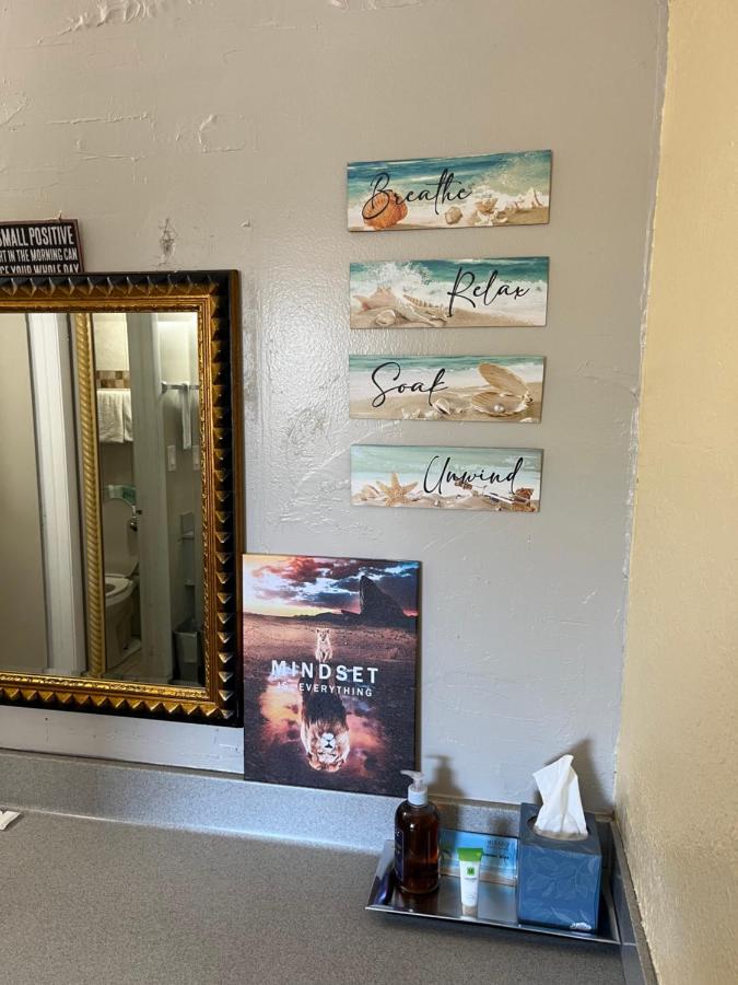 Budget Inn — photo 16