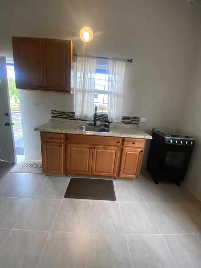 Vee's Country Apartments - 2