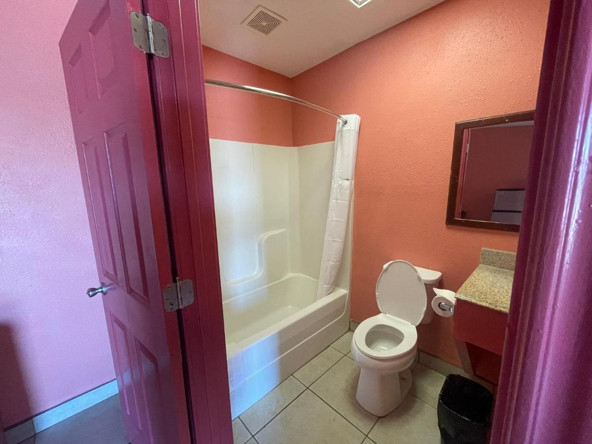 Bel Air Motel — photo 11