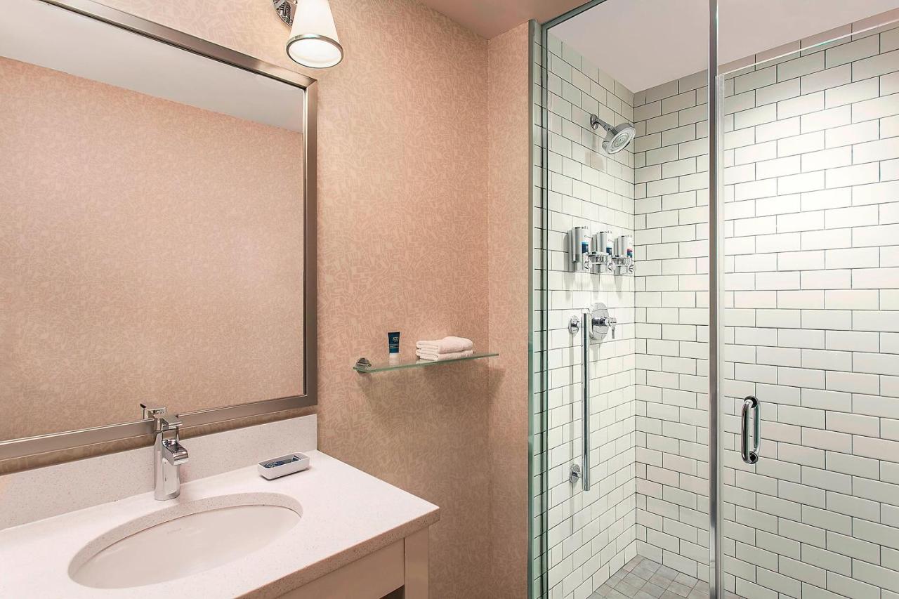 Four Points by Sheraton New York Downtown - 3