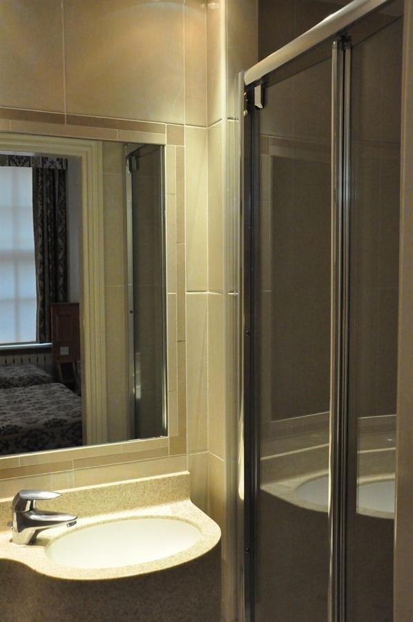 Olympic House Hotel - 3