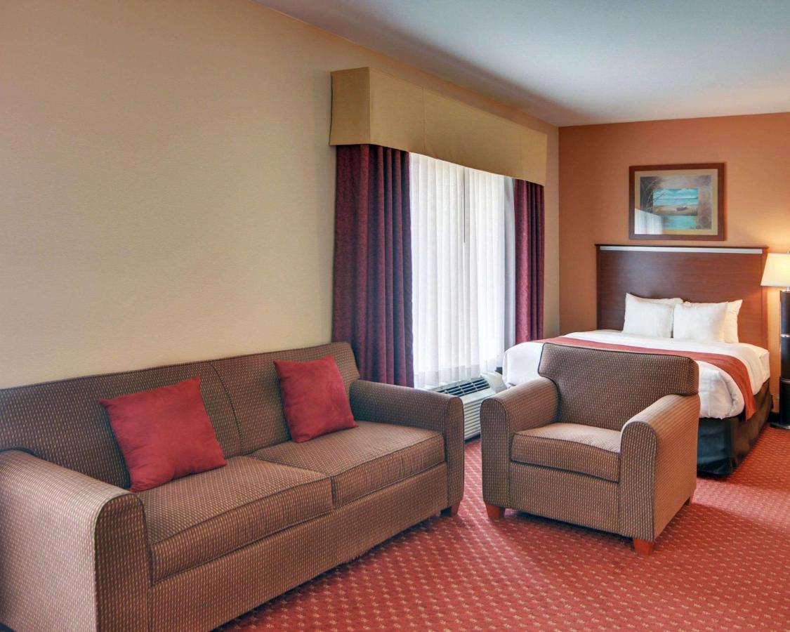Quality Suites Near Cedar Creek Lake — photo 10