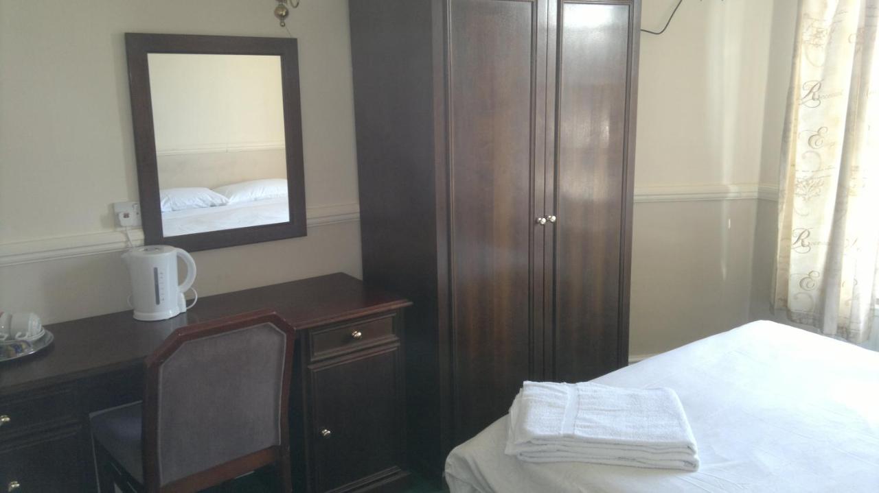 Twin Room with Private Bathroom