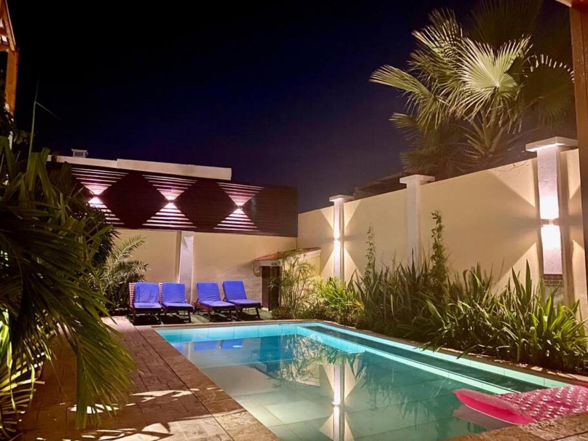 Villa and Pool walk to Palm Beach ideal for GROUPS - 4