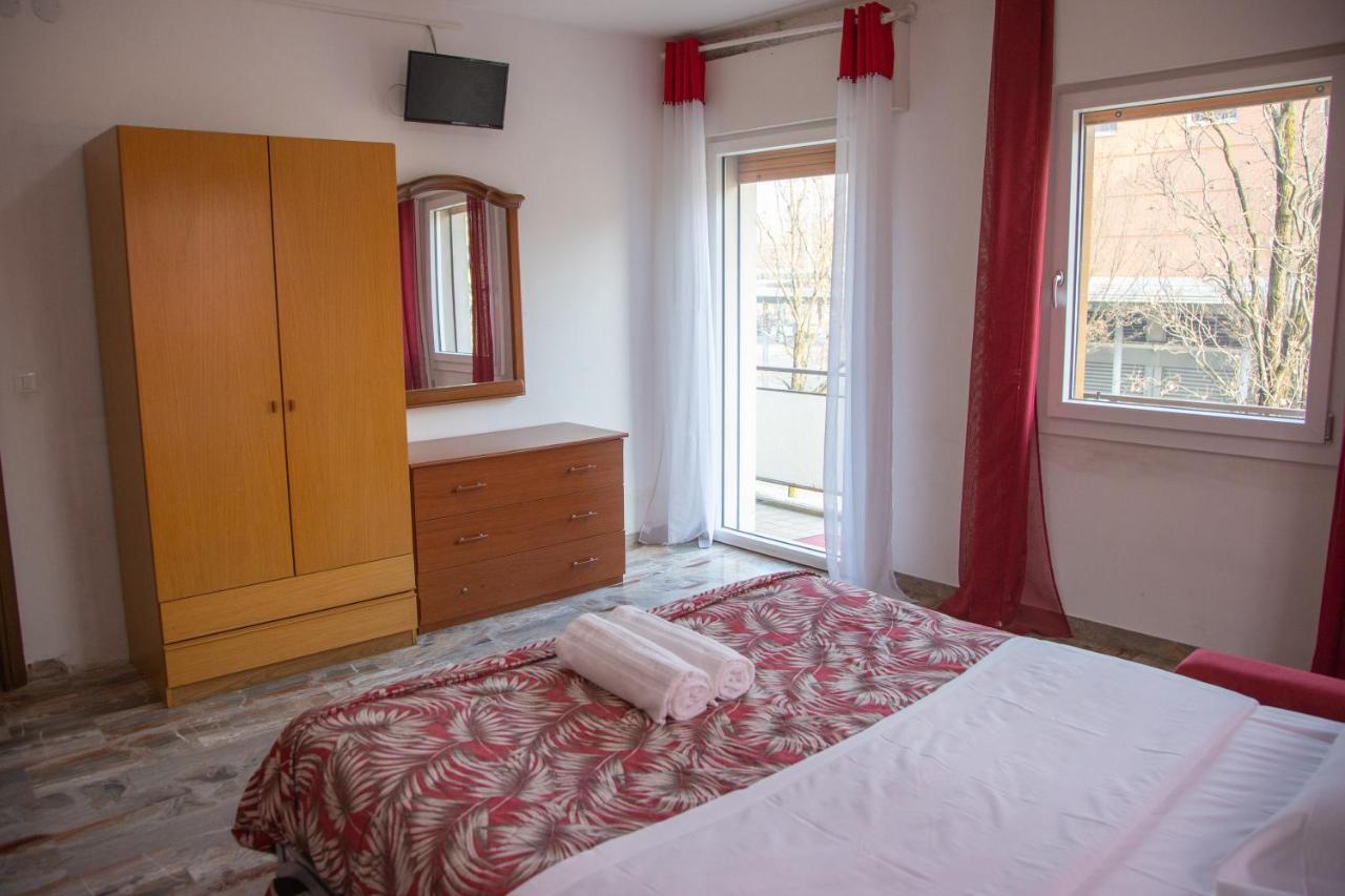 Holiday Guesthouse - 2