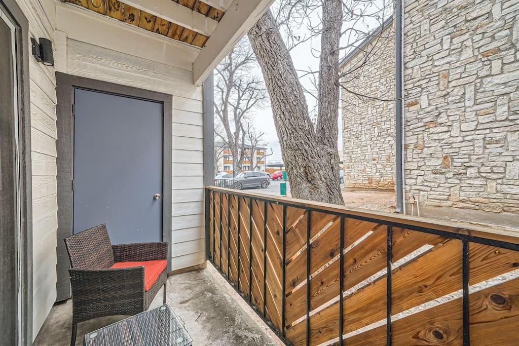 Your Chill 2B Getaway - 10min to DTWN - W/D, Pool, Prkg - 5