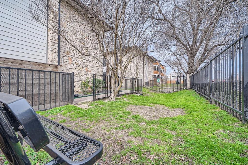 Your Chill 2B Getaway - 10min to DTWN - W/D, Pool, Prkg - 4