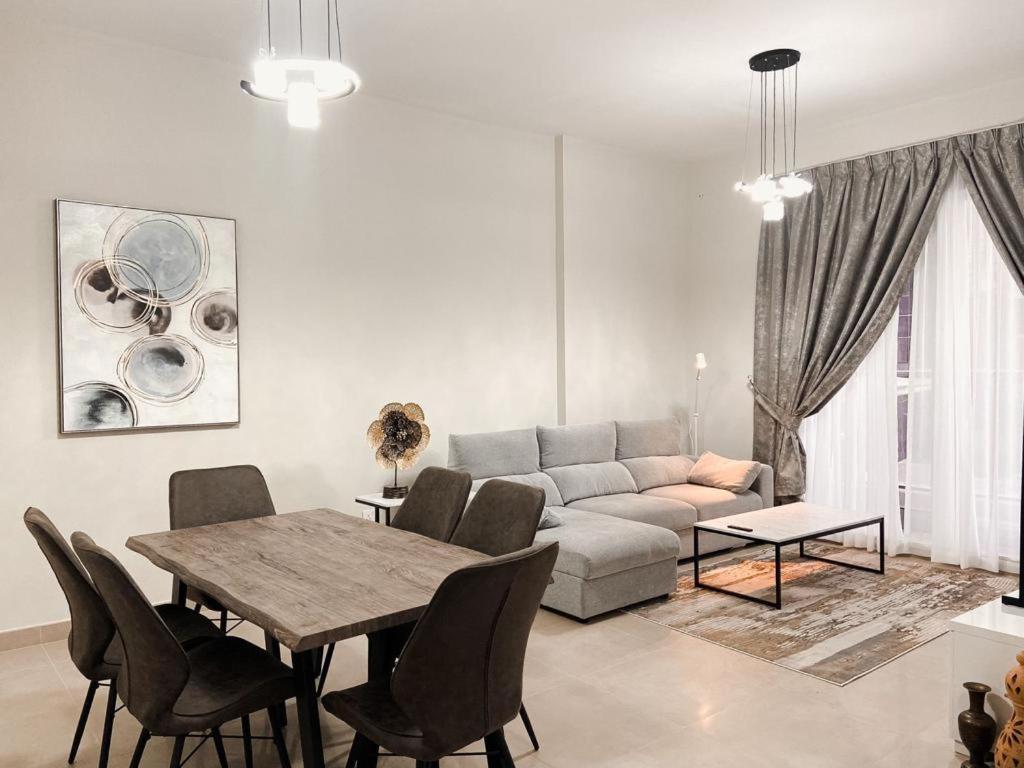 Luxurious & Modern 2BR Plus Maid, Sparkle Tower Dubai Marina - 10AB4 - 5