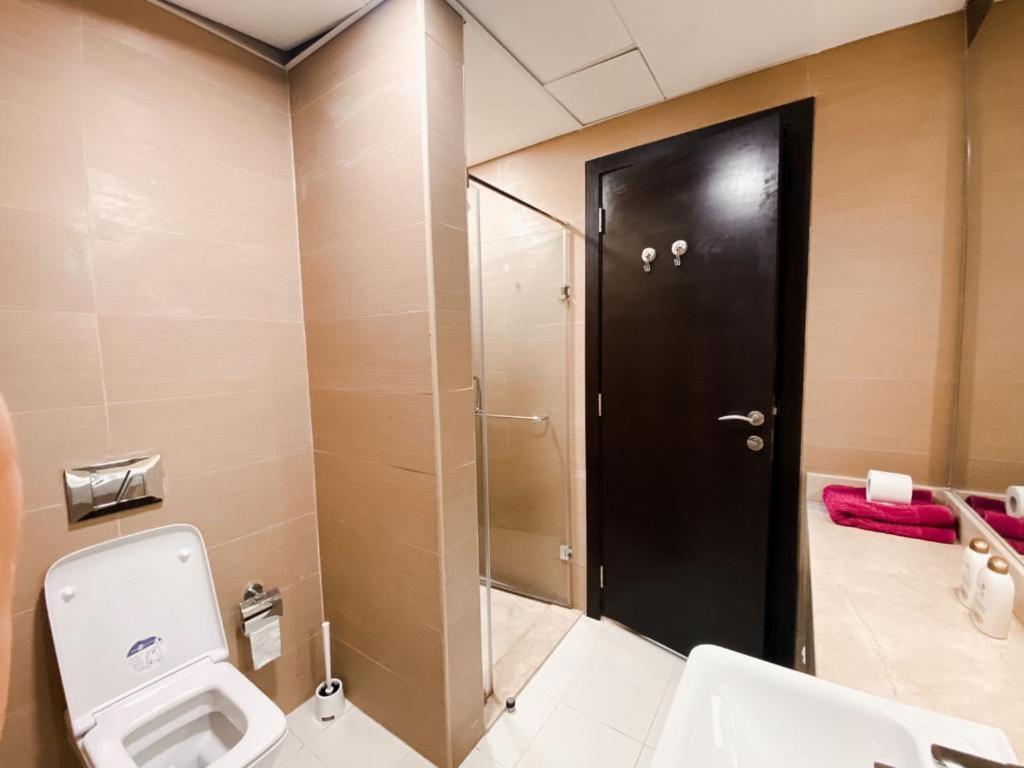 Luxurious & Modern 2BR Plus Maid, Sparkle Tower Dubai Marina - 10AB4 - 3