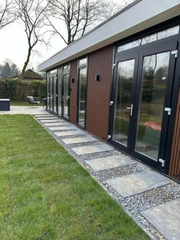 Het gebouw waarin het vakantiehuis zich bevindt