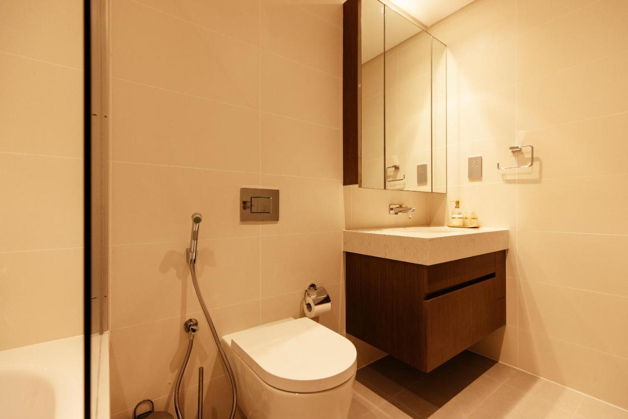 Luxurious Waterfront 1BR with Stunning Sea Views - 15AB02 - 3