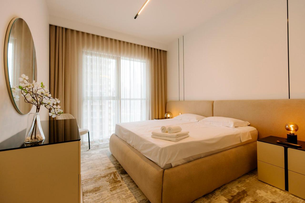 Luxurious Waterfront 1BR with Stunning Sea Views - 15AB02 - 2