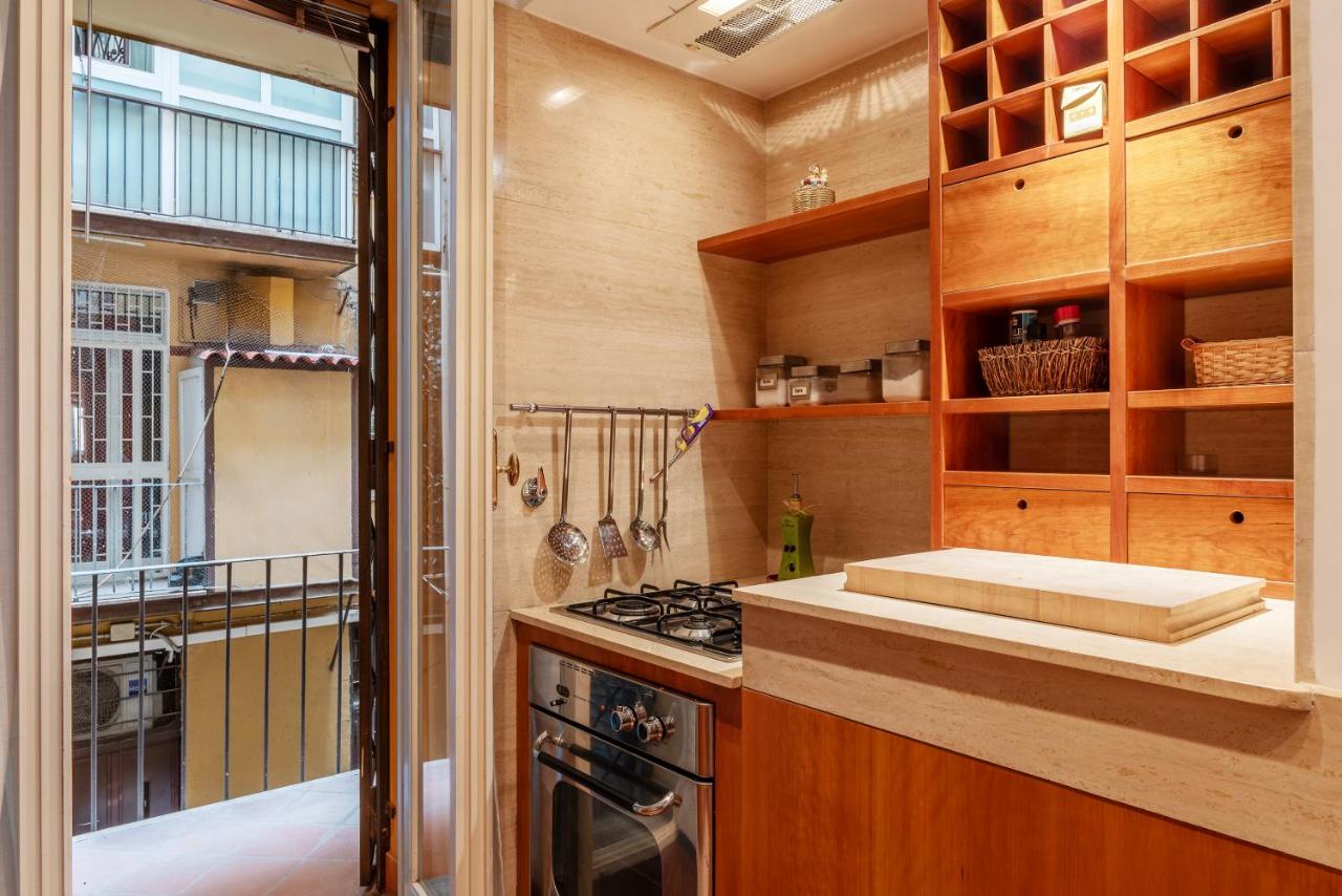 GuestHost - Campo de Fiori Unique Apartment - 3