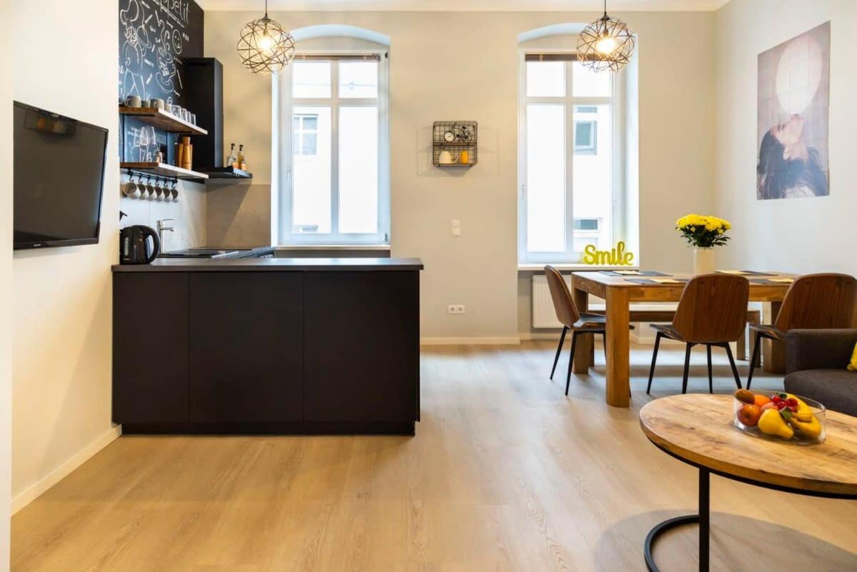 Two BR and Two BTH plus Self Checkin plus Street Parking - 5