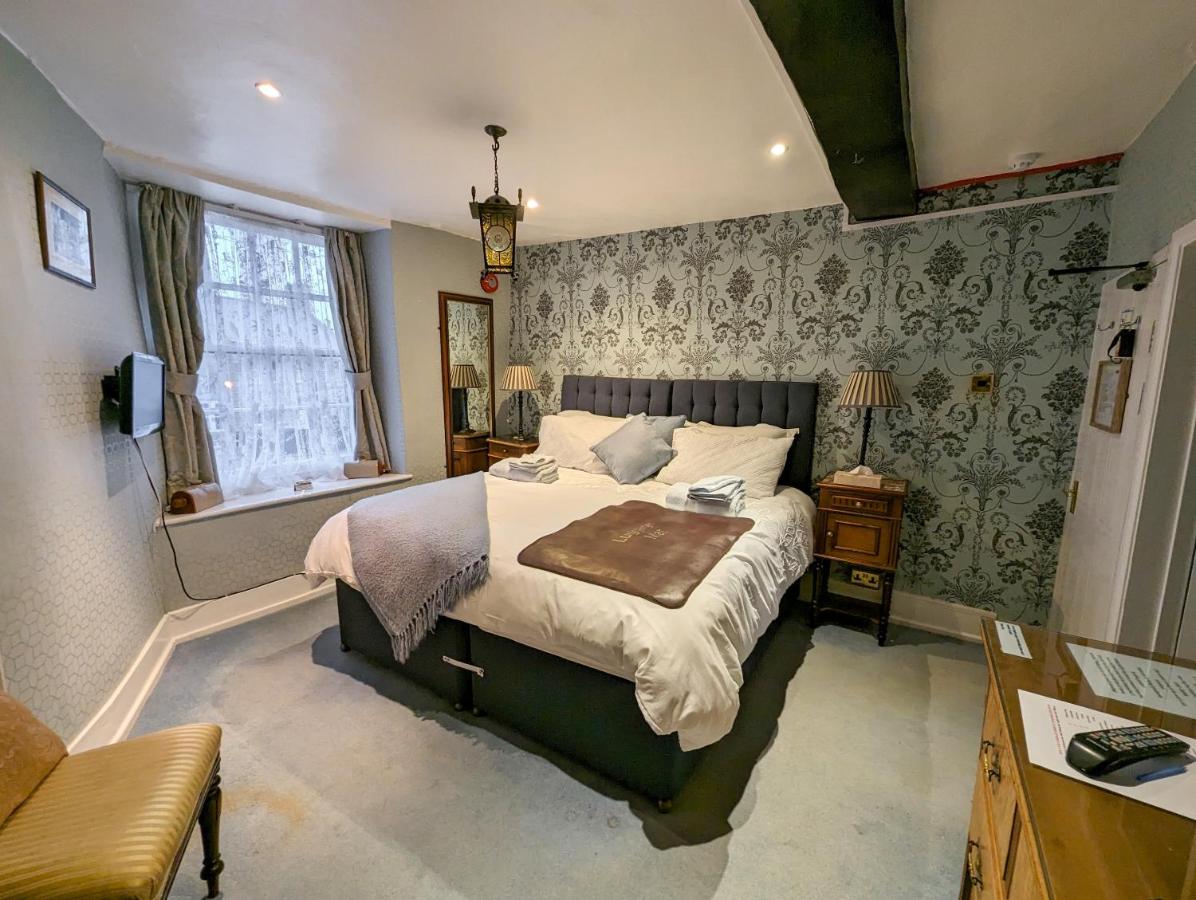 Double or Twin Room with Private Bathroom