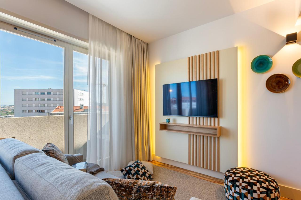 Stylish Poveiros Flat w Balcony by LovelyStay - 5
