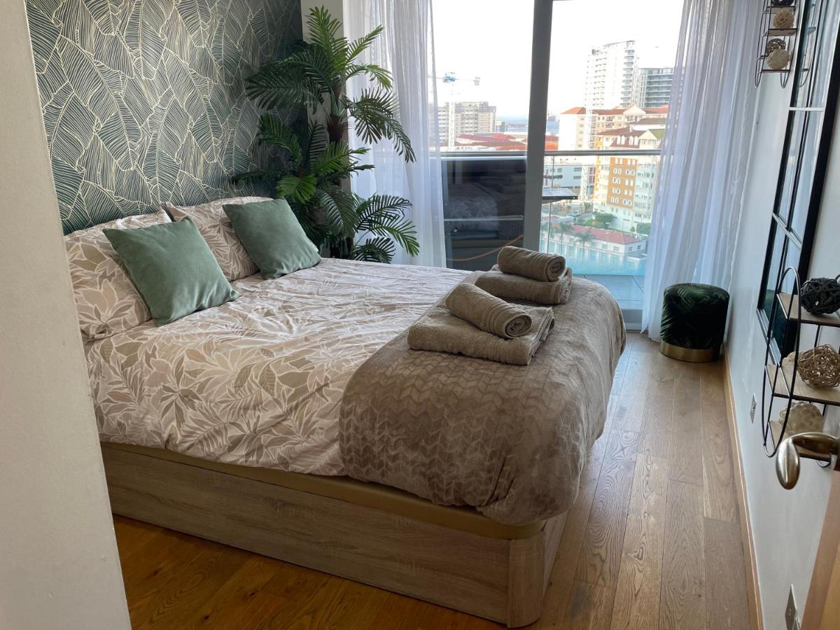 Bright Ocean Village Apartment