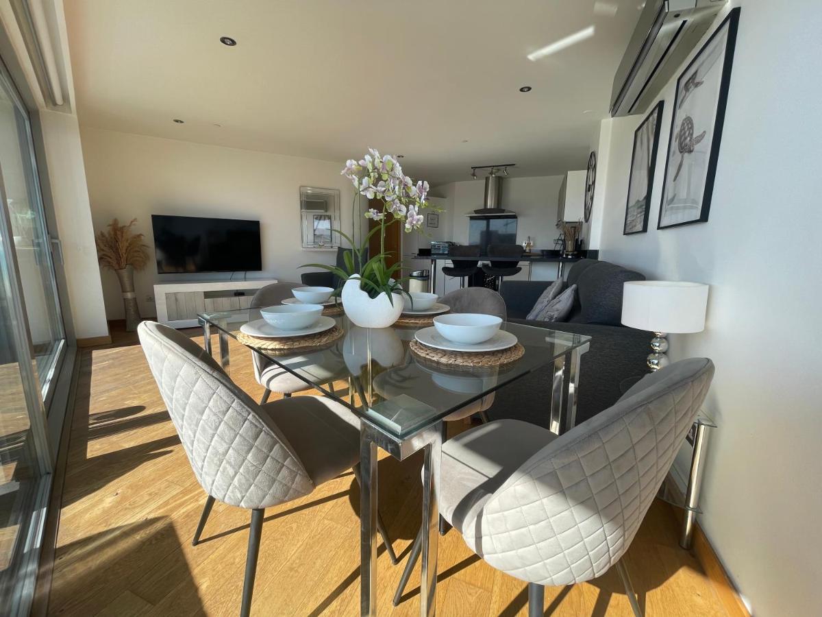 Bright Ocean Village Apartment