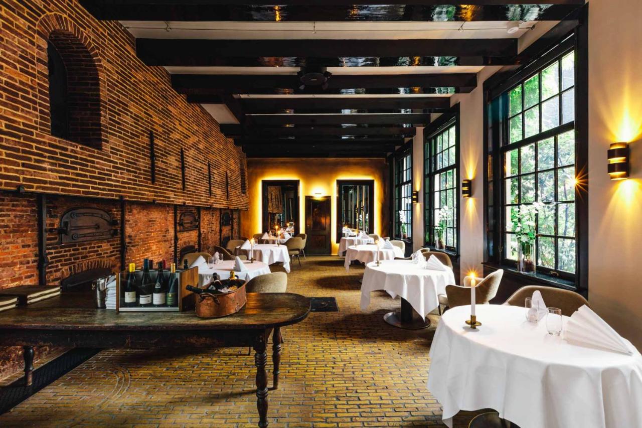 Een restaurant of ander eetgelegenheid bij The Dylan Amsterdam - The Leading Hotels of the World