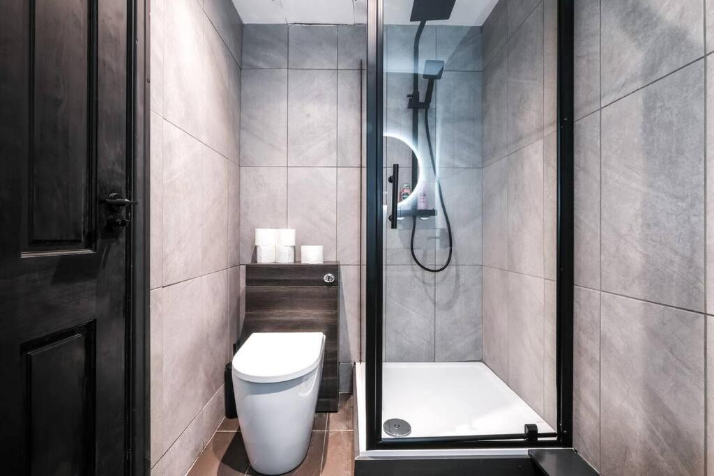 Sleep 2 in Piccadilly Soho Central London VRF - 3