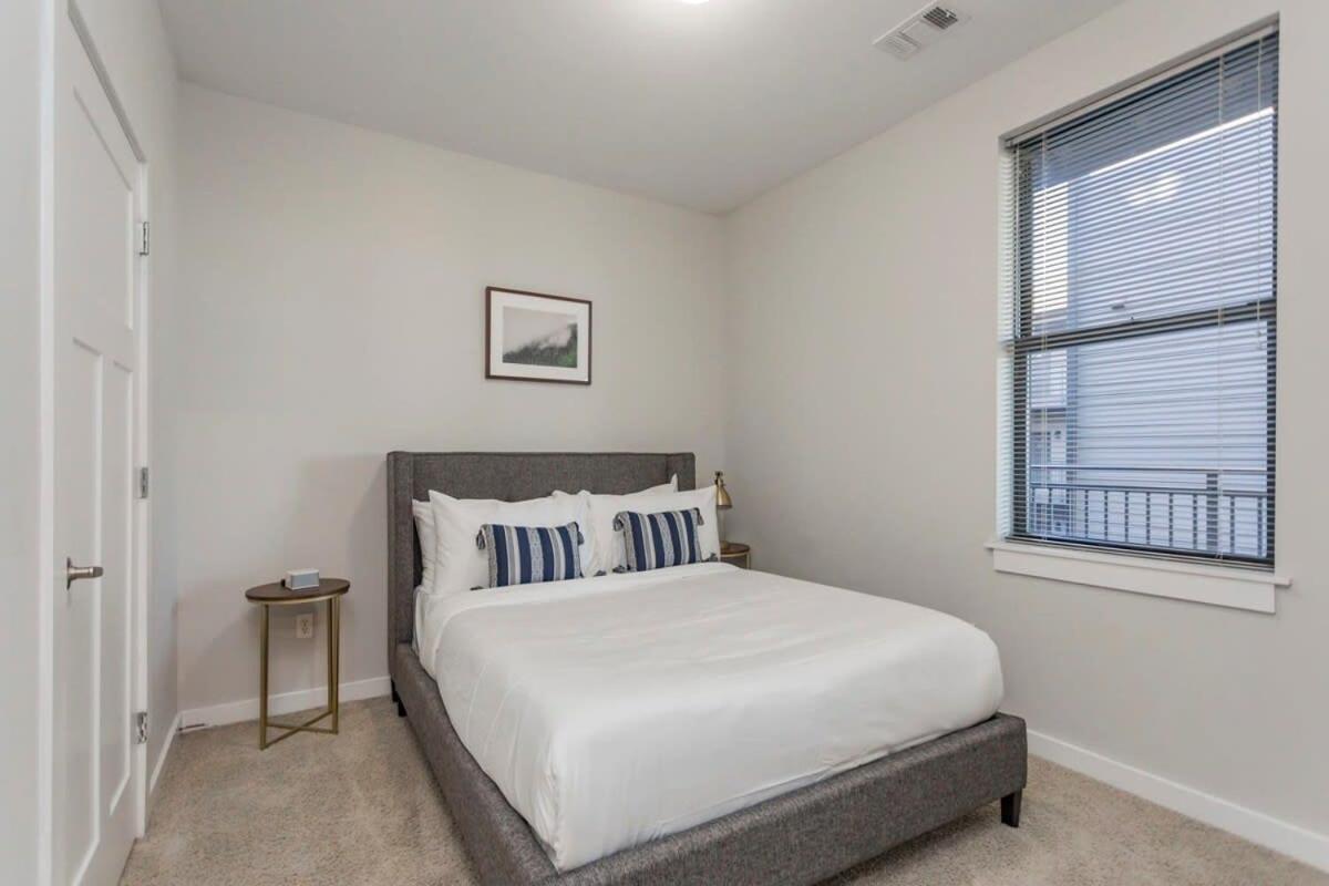 CozySuites Music Row Stylish 2BR free parking 44