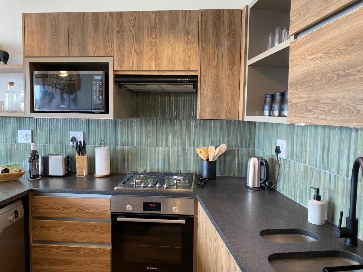 Wake up to Panoramic Table Mountain & City Views - 5