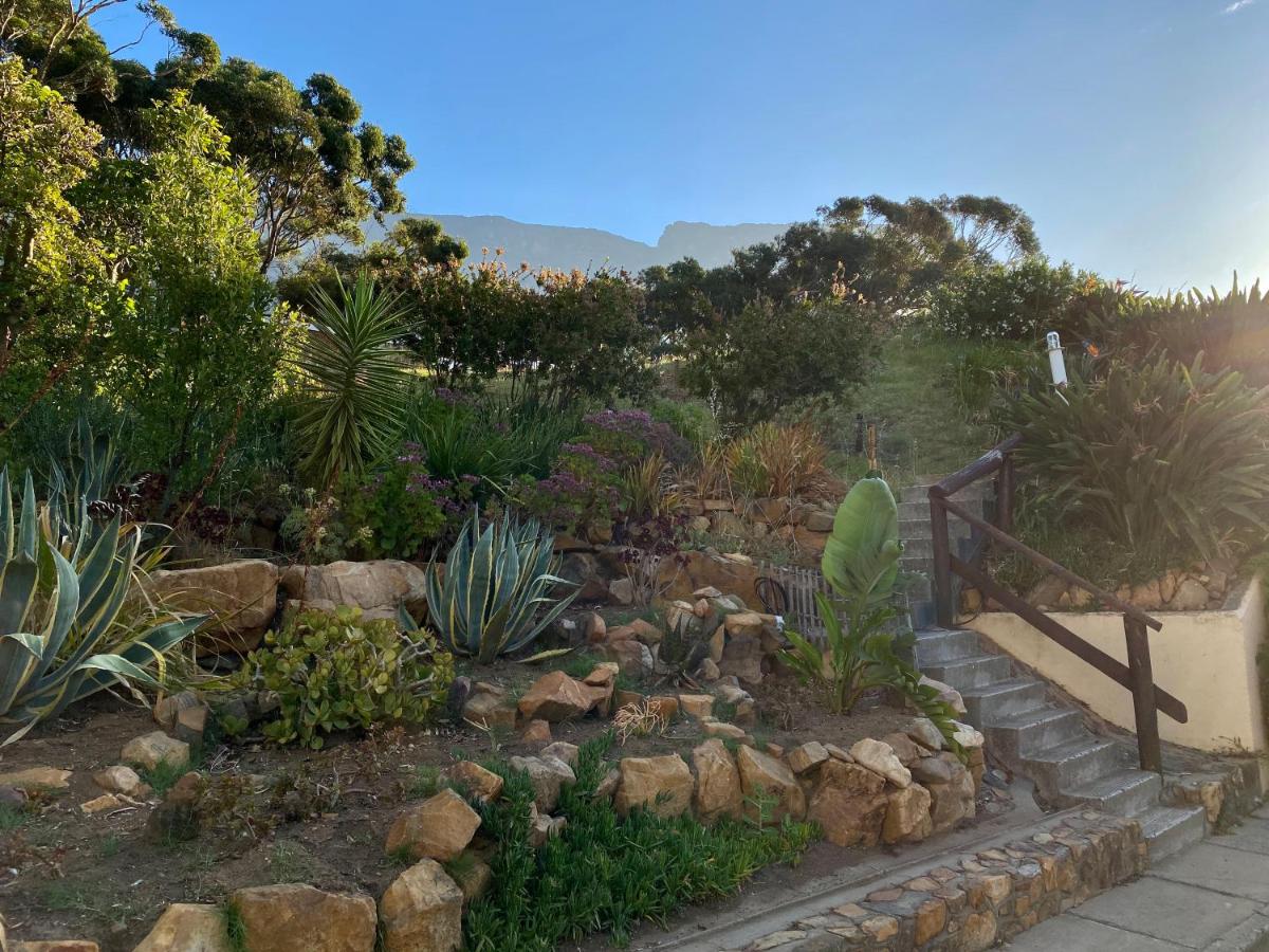 Wake up to Panoramic Table Mountain & City Views - 4