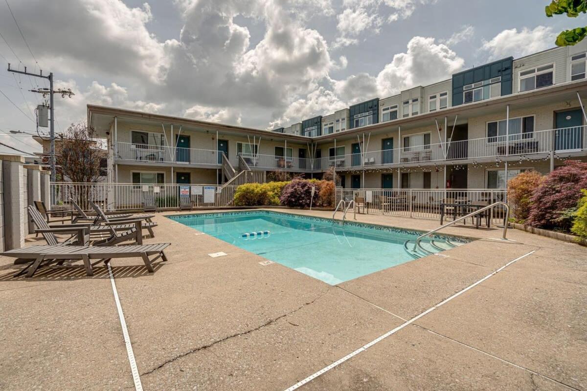 Berry Hill Urban Oasis - by 12 South & Vanderbilt - 4