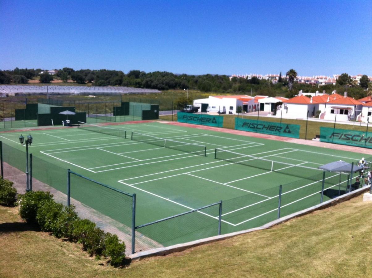 Tennis court: Pedras Da Rainha