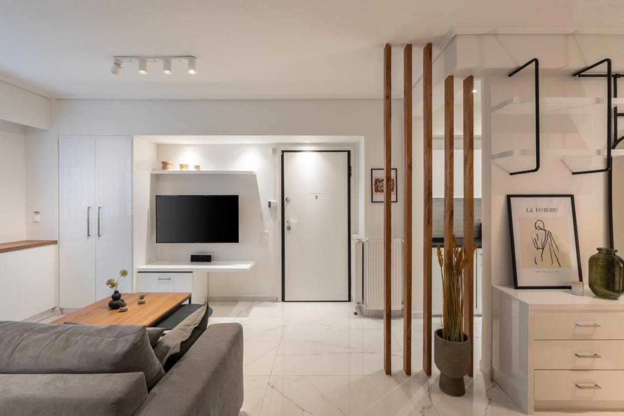 *Kolonaki Chic* Minimalist Studio in Athens - 3