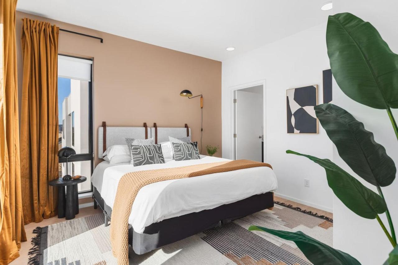 Penthouse Condo on River with Garage and Patio, Walk Downtown - 3