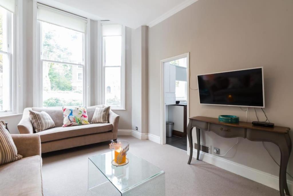 Porchester Terrace North Raised Ground Fl Sleeps 4 - 5