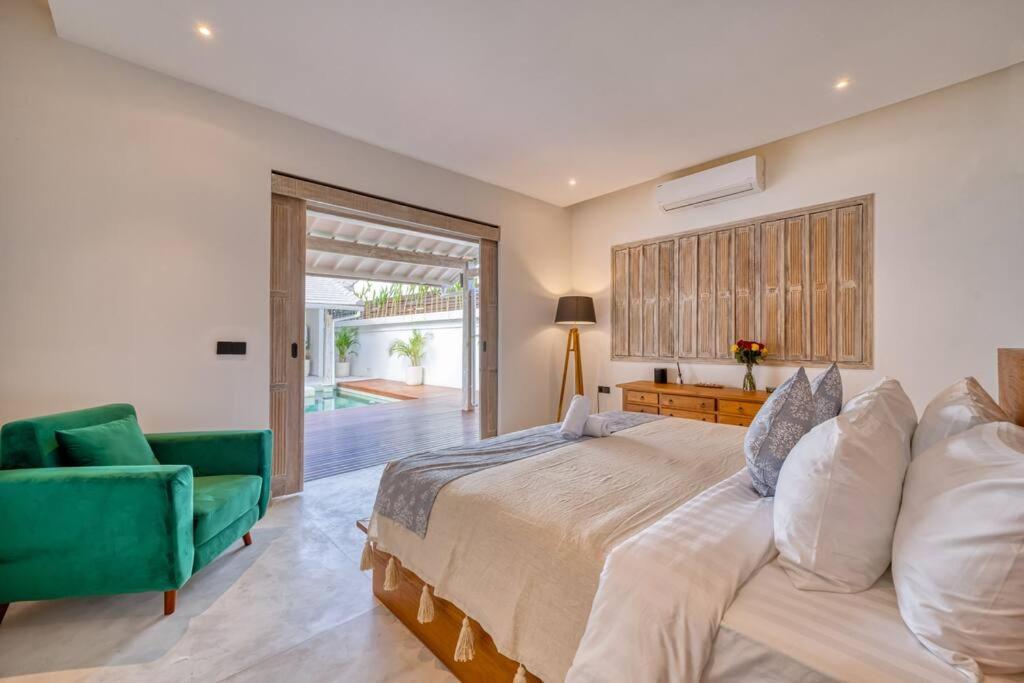 Beautiful villa Yang Tao in the heart of Seminyak with private staff - 2