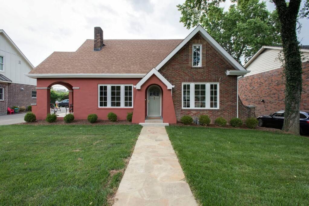 Lux West Nash Tudor 4mi to DT Sleeps 9 - 4