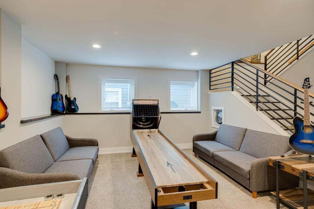 Large East Nashville Home with Game Room sleeps 12 - 3