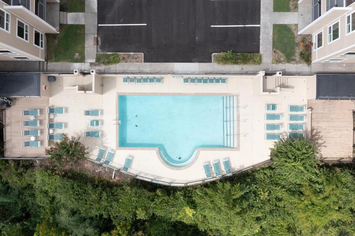 Walk to Broadway Riverfront Condo with Pool - 5