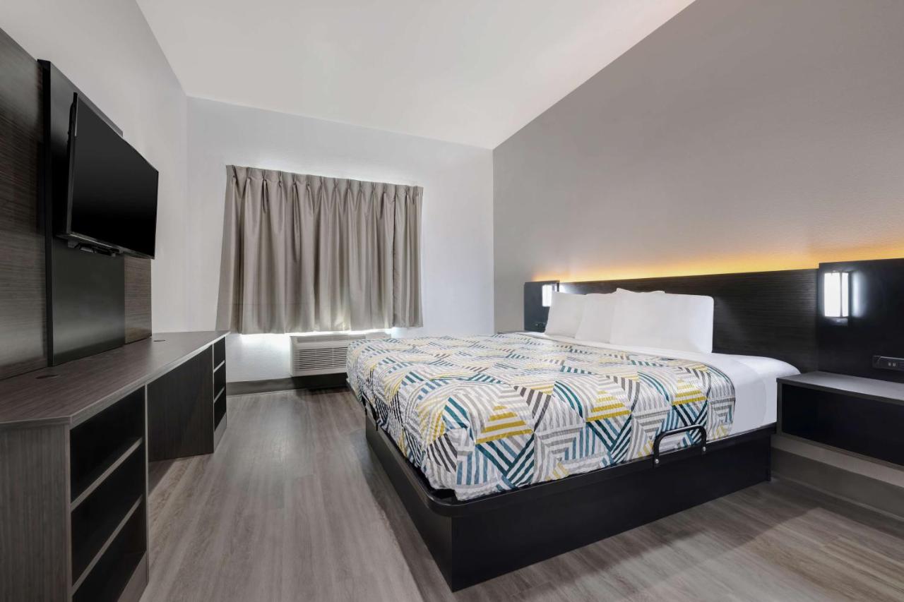 Image: Motel 6 Dallas, TX Methodist Charlton Medical Ctr