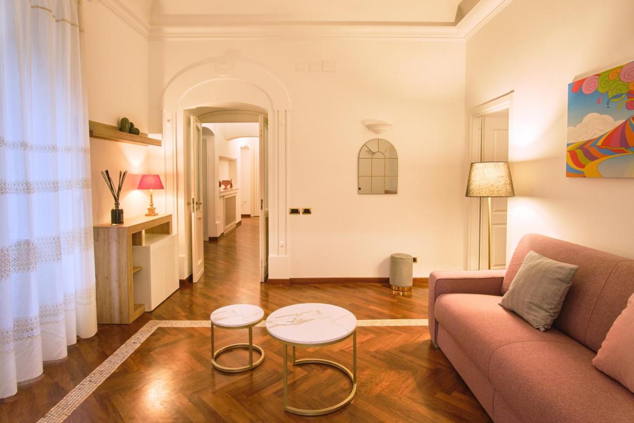 Pink Star Napoli Luxury Apartment - 3