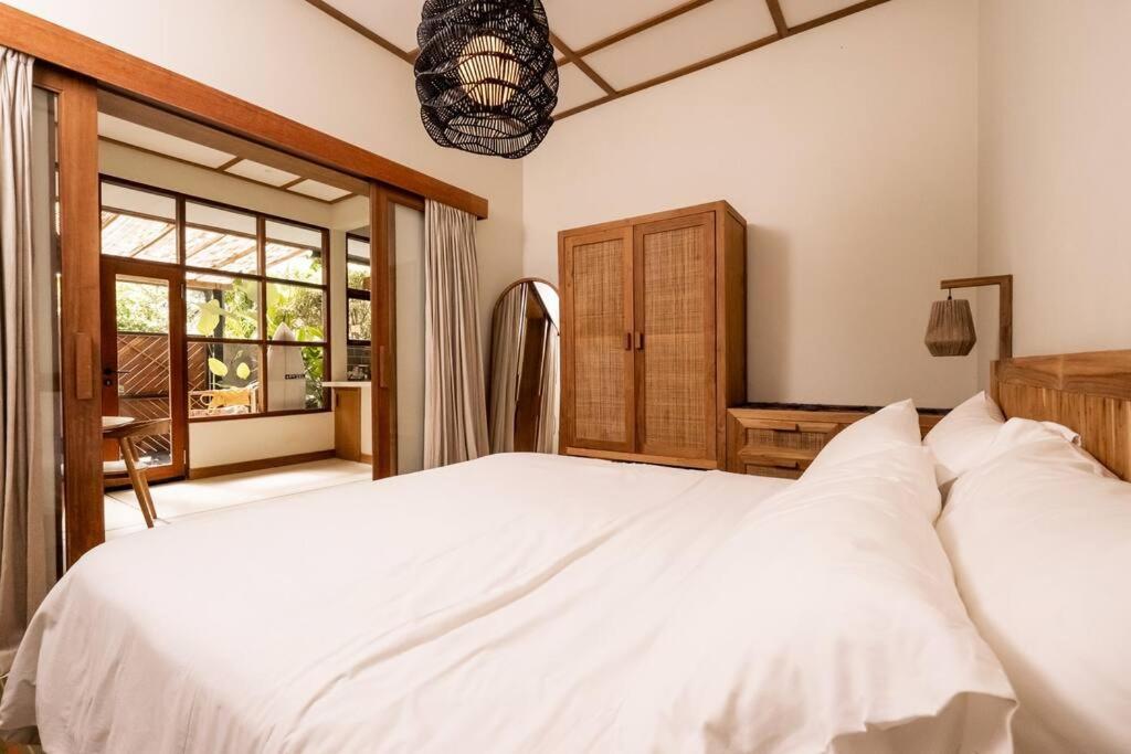 Rumah Mahira - Charming 1BR Home with Living Room and Full Kitchen, nestled in Quiet Uluwatu Jungle - 2