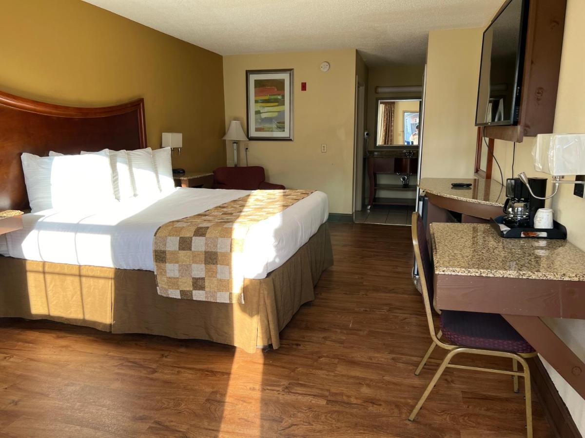 Atkinson Inn & Suites — photo 12