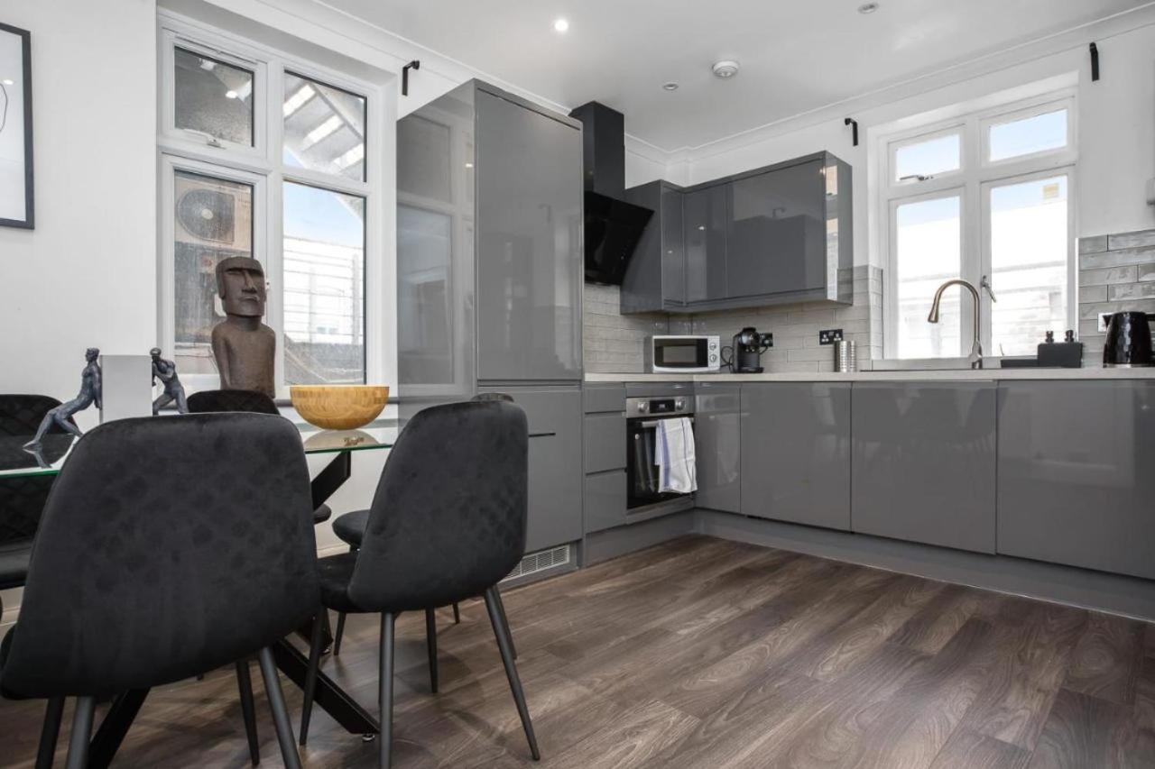 Modern 2 Bed Apartment in Prime Camden Sleeps 6 - 4