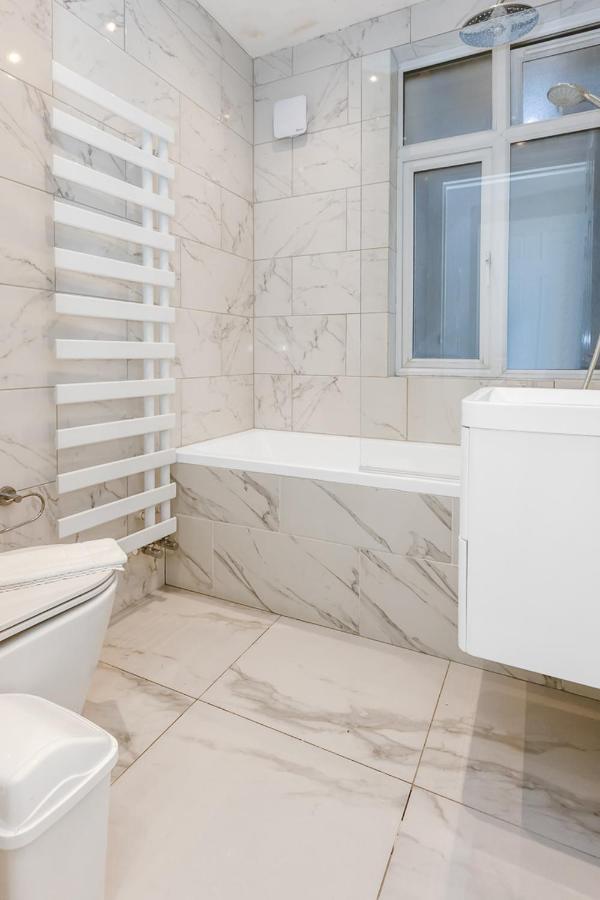 Outstanding 2 Bed Apartment in Central Camden Sleeps 6 - 3