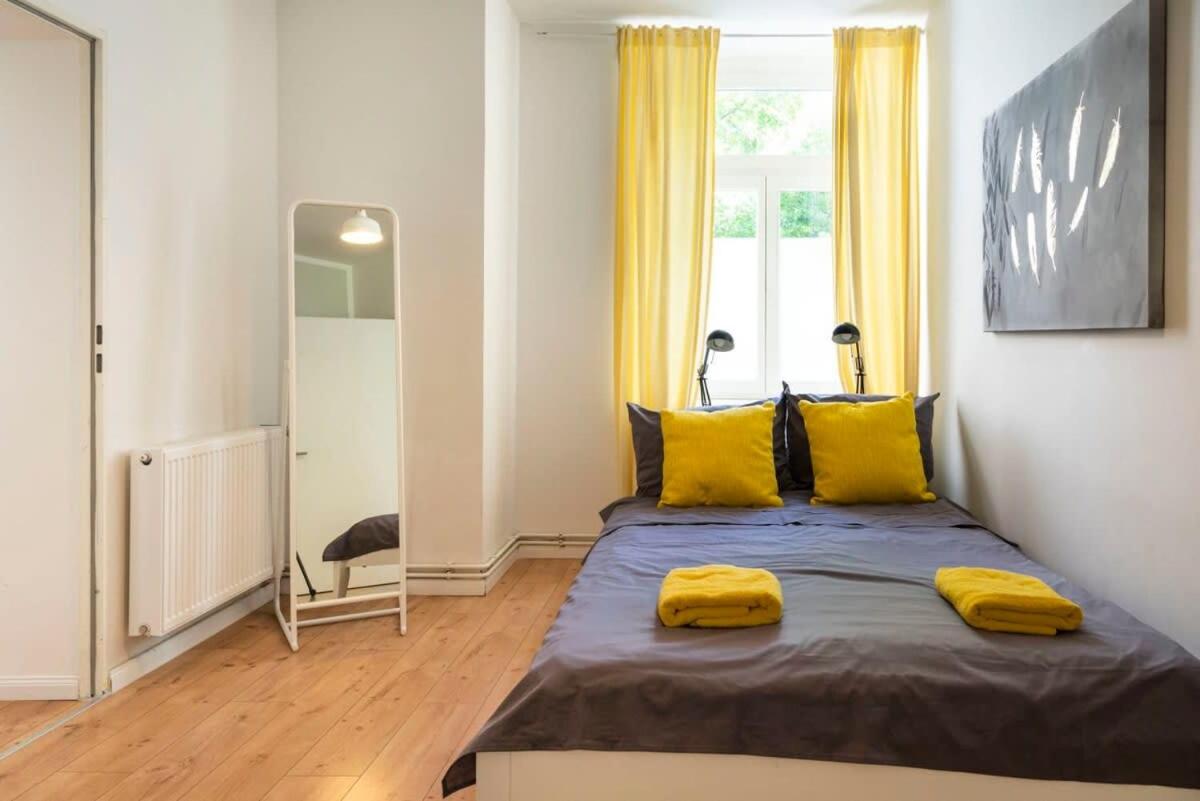 Cosy Two BR plus Self Checkin plus Street Parking - 2