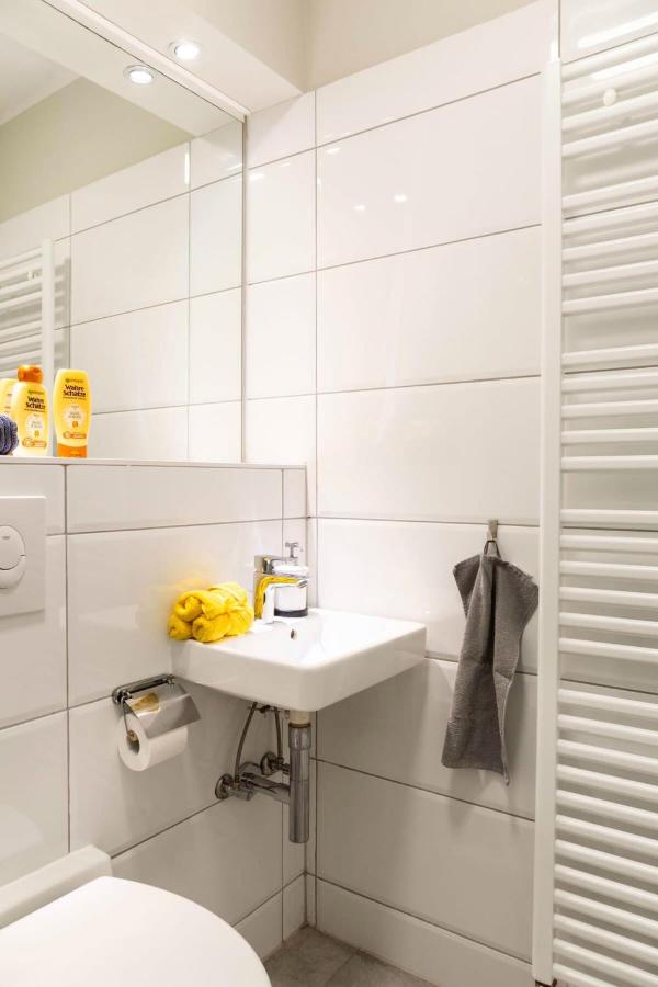 SPACIOUS Two BR plus AC plus SelfCheckIn - 3