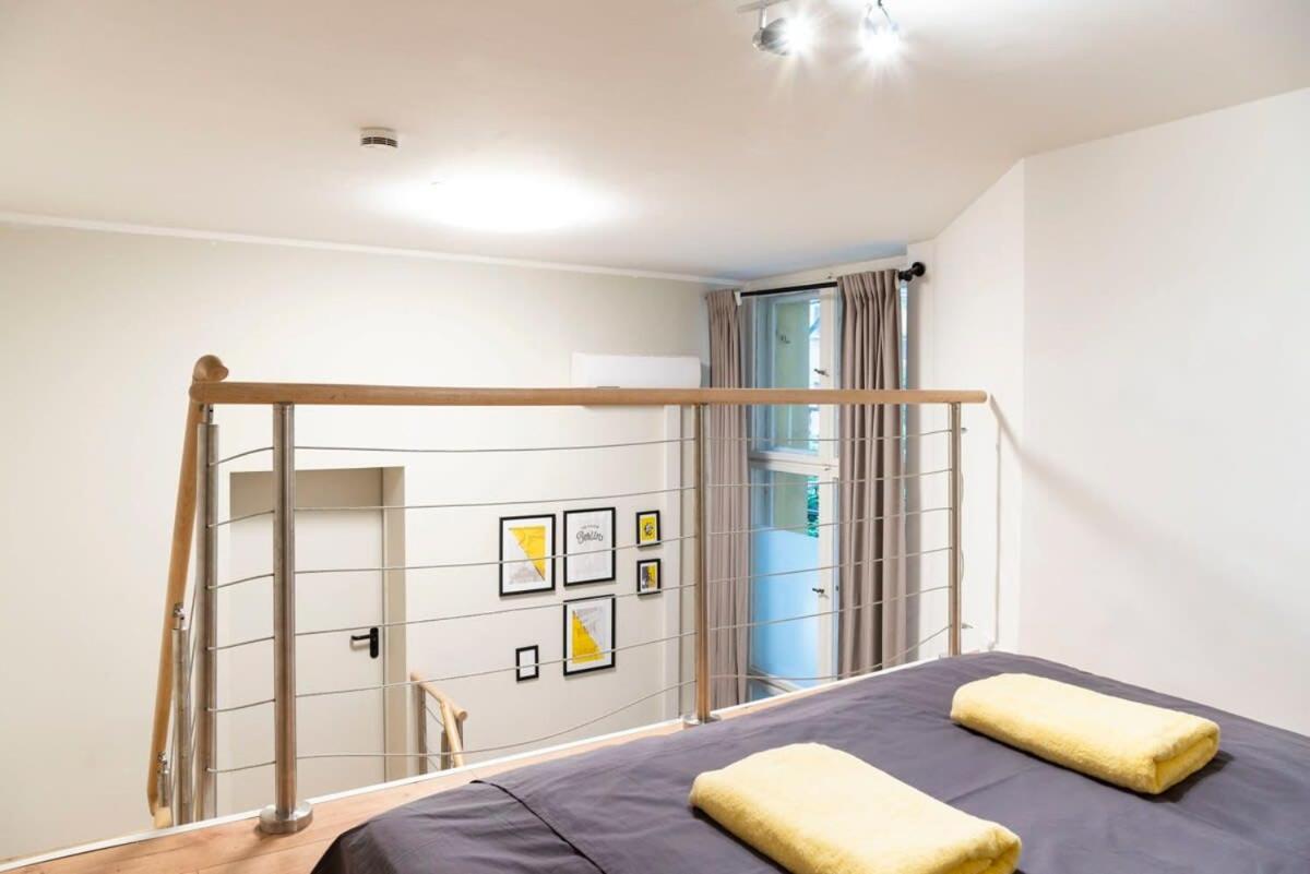 SPACIOUS Two BR plus AC plus SelfCheckIn - 2