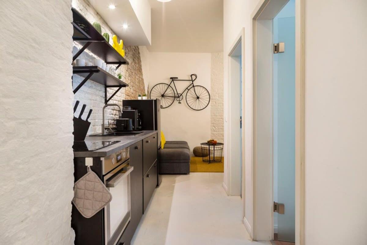 Cosy Three BR Two BTH plus AC plus Self CheckIn plus Street Parking - 4