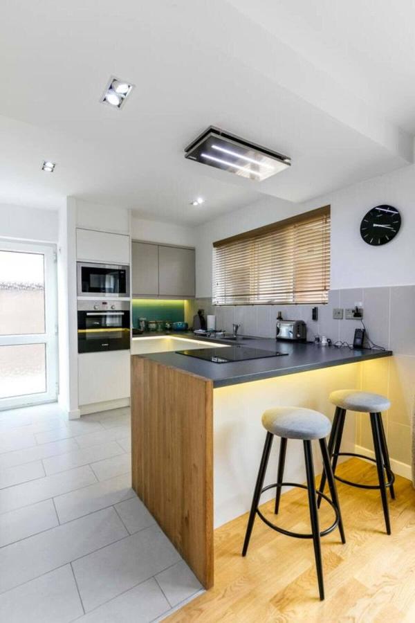 Spacious Modern Garden Family Home - 4