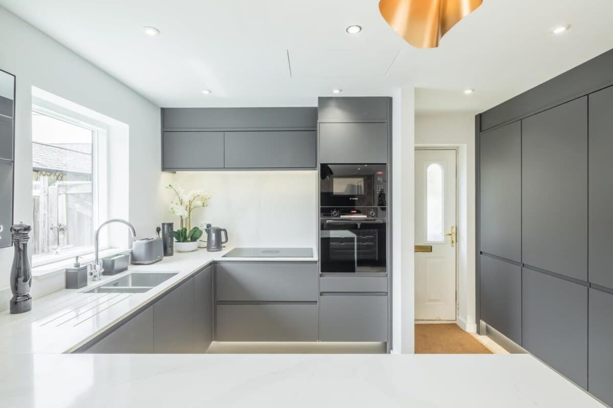 Luxury 2 Bedroom Apartment with AC and Parking - 2