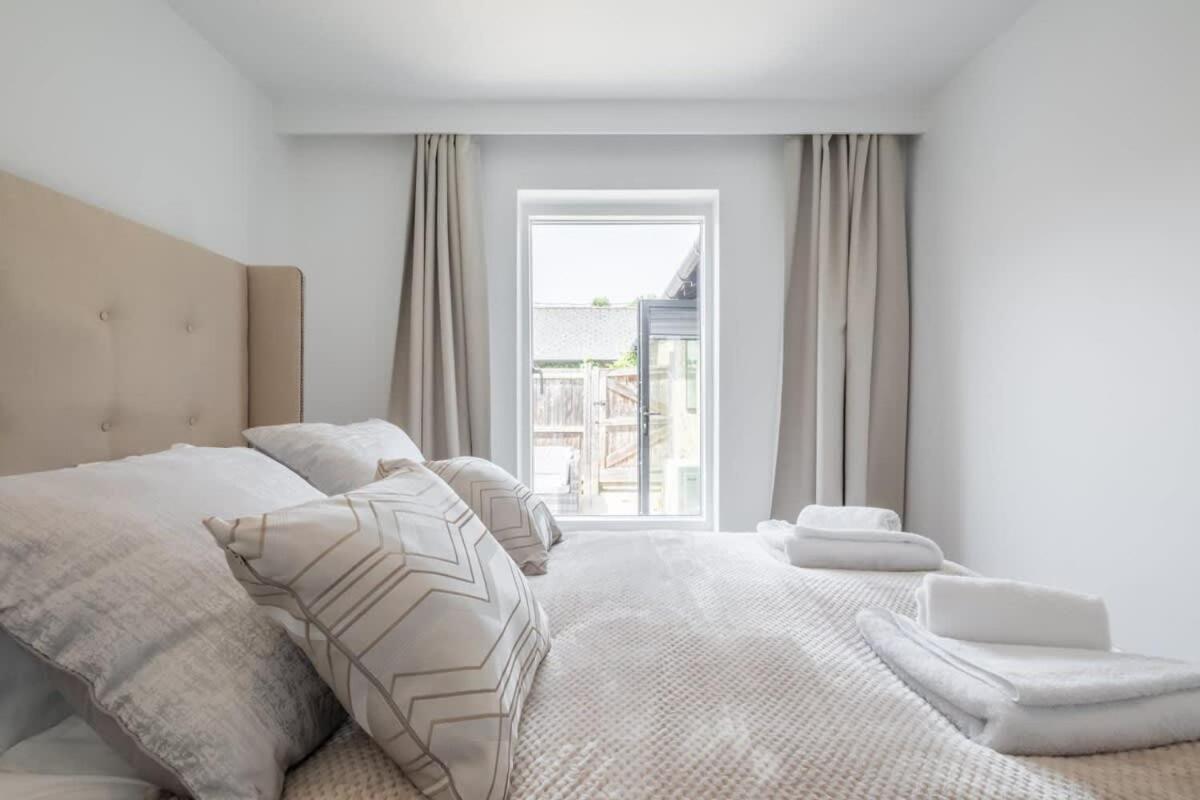 Luxury 2 Bedroom Apartment with AC and Parking - 3