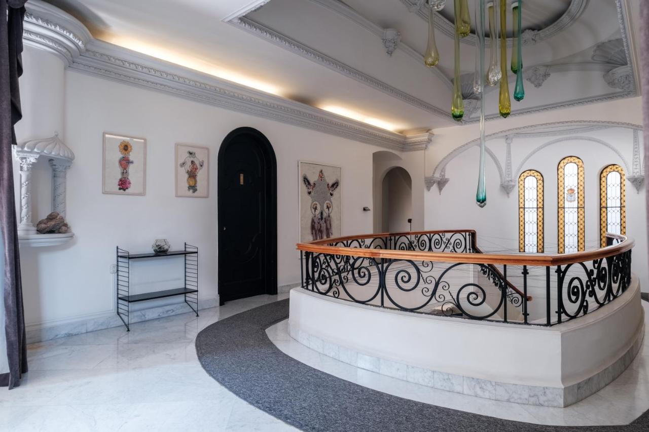 Pug Seal Polanco Allan Poe - 5